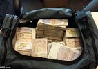 Cảnh sát tình cờ thu 26,7 tỷ đồng tiền mặt