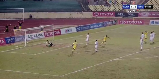 Siêu phẩm nã đại bác giúp SLNA thắng ngược SHB Đà Nẵng