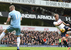 Harry Kane "nổ" hat-trick, Tottenham cho MU ngửi khói