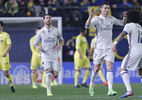 Ronaldo ăn phạt đền, trọng tài trả ngôi đầu cho Real