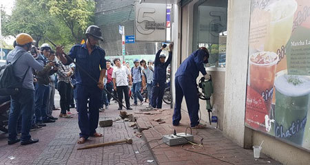 Quận 1 TP.HCM quyết đòi vỉa hè cho người đi bộ