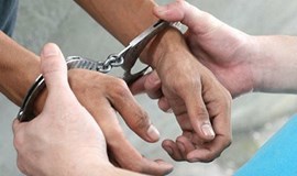 'Mặt thật' cô giúp việc xinh đẹp của gã đàn ông kỳ quái đất Cảng