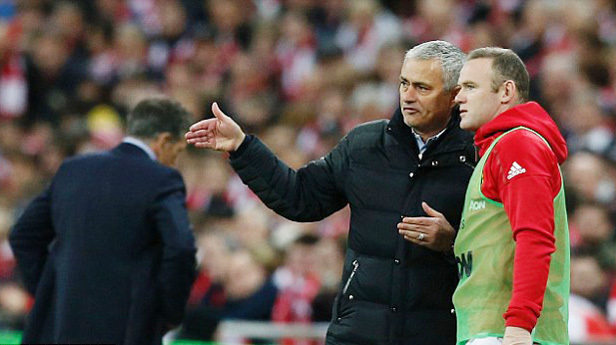 Mourinho đẩy Rooney vào cảnh trớ trêu ở Wembley