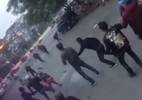 Hai nhóm thanh niên cầm dao hỗn chiến giữa phố Hà Nội