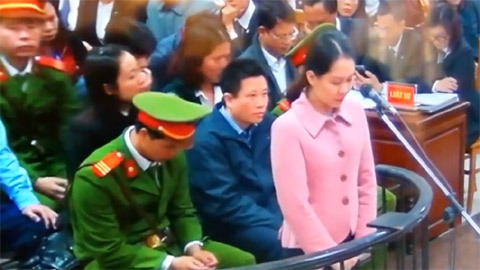 Nữ cựu TGĐ Oceanbank bật khóc trước vành móng ngựa