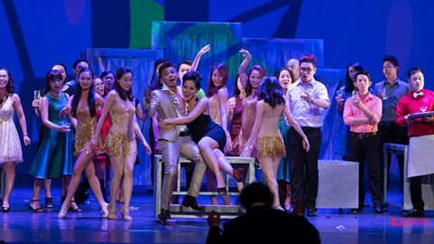 Hoang mang về nhà hát ngàn tỉ