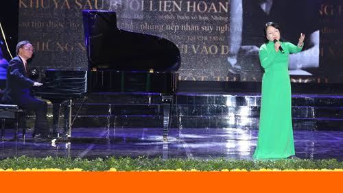Bộ trưởng Y tế bất ngờ thành ca sĩ