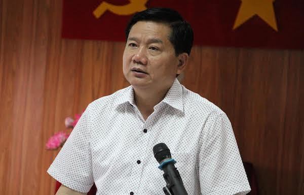 “Tôi chưa thấy ai mời một ông tiến sĩ lên hát cải lương”