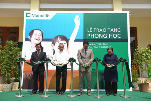 Manulife Việt Nam tặng phòng học từ thiện cho trẻ mồ côi