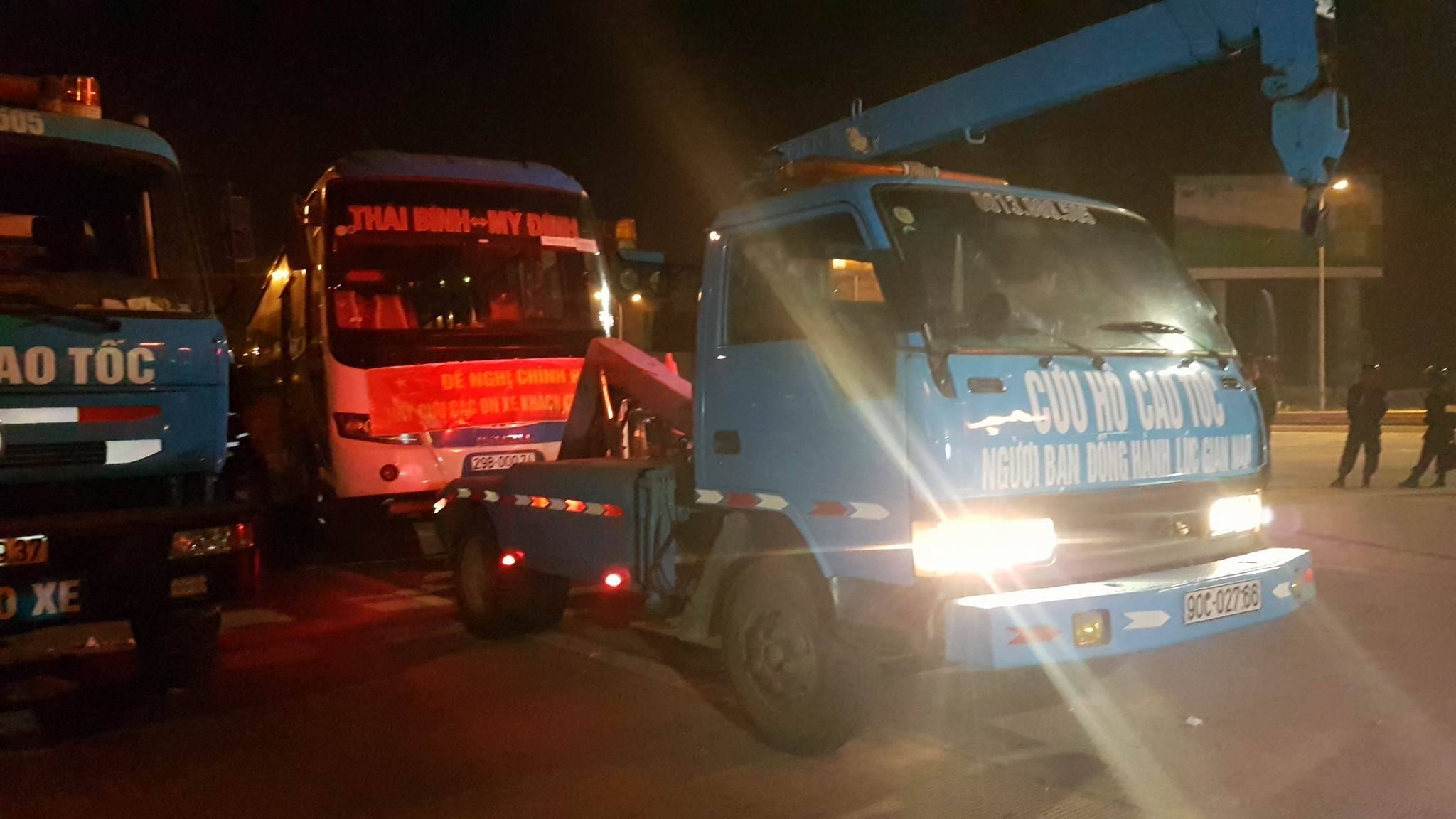 niêm phong và kéo xe khách