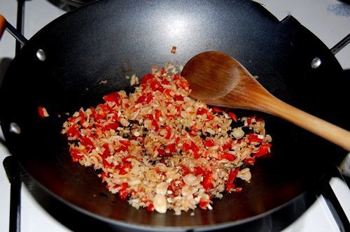 Cách làm đậu phộng rang tỏi ớt: Món ngon đơn giản, rẻ tiền
