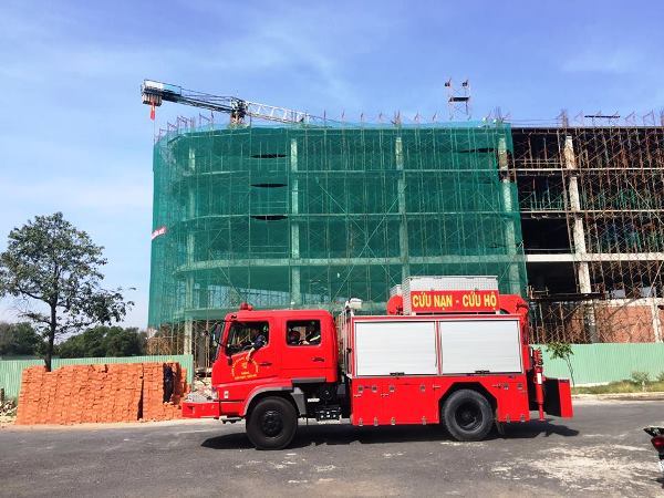 TPHCM: 3 công nhân nhập viện vì ngạt khí hố ga công trình