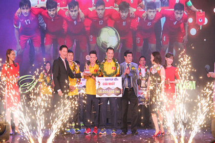 Qua mặt Xuân Trường, tuyển Futsal VN đoạt giải Fair play 2016