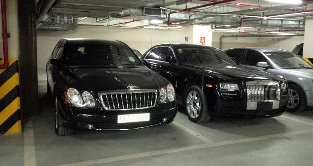 Compare Maybach 62 vs RollsRoyce Phantom  CarBuzz