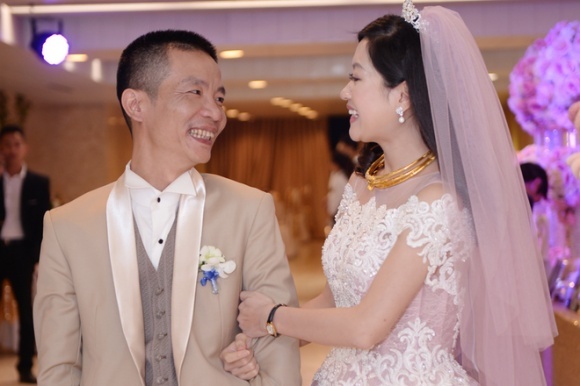 Tuấn Hưng hát trong đám cưới lần 2 của Nguyễn Vĩnh Tiến và vợ 9X