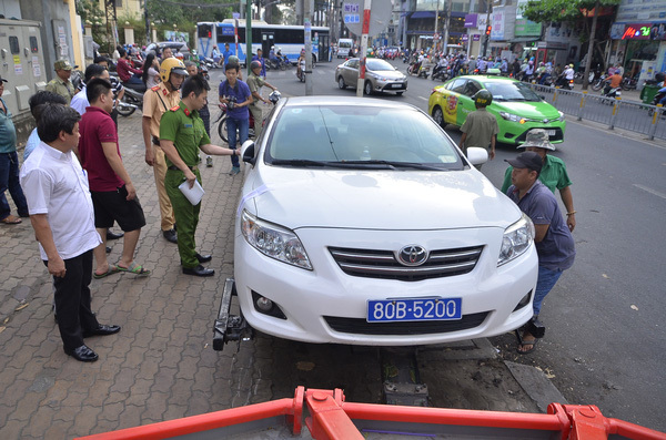 Dừng xe, đỗ xe sai quy định sẽ bị phạt bao nhiêu?