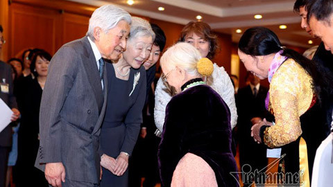 Cuộc gặp xúc động của Nhà vua với thân nhân cựu binh Nhật