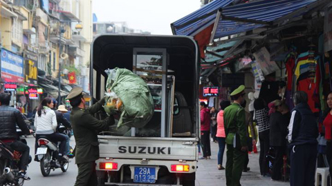 Quận Hoàn Kiếm tung hơn 1.500 người đòi lại vỉa hè