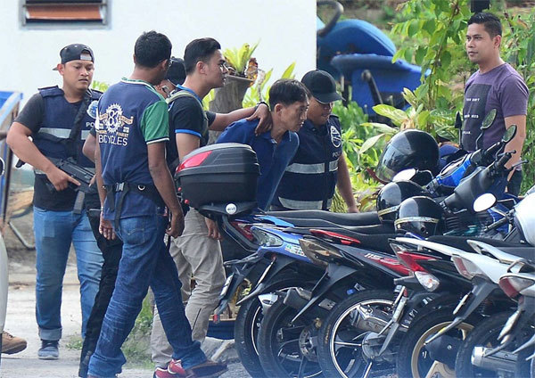 Nghi phạm Triều Tiên được thả, bị trục xuất ngay