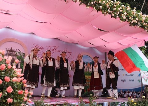 Bí thư Hà Nội tham gia điệu nhảy truyền thống Bulgaria