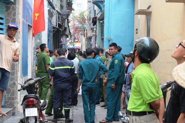 Cả phố náo loạn vì hàng loạt tivi, điện thoại phát nổ