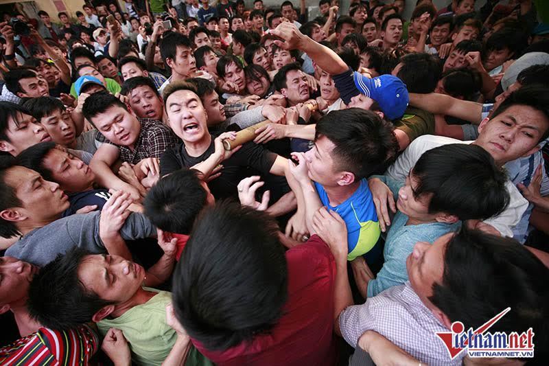 Trai làng 'sứt đầu mẻ trán' cướp giằng bông để sinh con trai