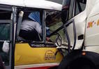 Xe buýt đối đầu xe tải: 1 người chết, 8 người bị thương