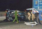 Xe Range Rover tông container trên cầu Sài Gòn, cô gái tử vong