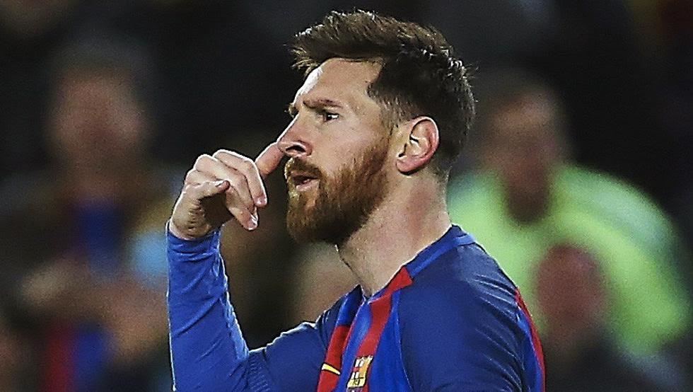 Siêu nhân Messi gọi điện cho ai sau khi ghi bàn?