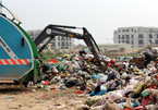 Hà Nội: Đổ trộm hơn 30 tấn rác hôi thối sát nhà dân