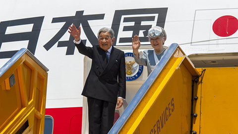 Nhà vua Nhật Bản rời Huế, kết thúc chuyến thăm Việt Nam