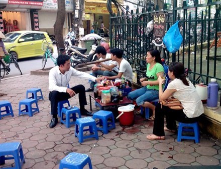 Một quận trung tâm Hà Nội, có 333 điểm bán 'trà đá' vỉa hè
