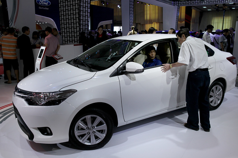 Giảm 100 triệu vẫn ế ẩm tồn kho: Ô tô tiếp tục xuống giá