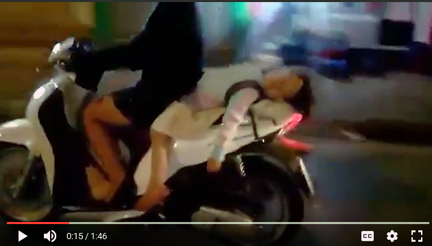 Những kiểu chở con bá đạo của bà mẹ Việt