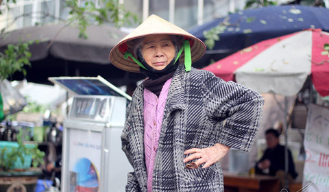 cụ bà chống đẩy