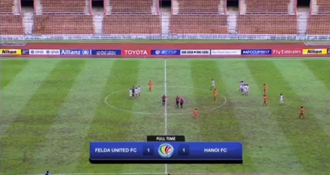 Hà Nội FC thoát thua trên đất Malaysia sau trận thủy chiến