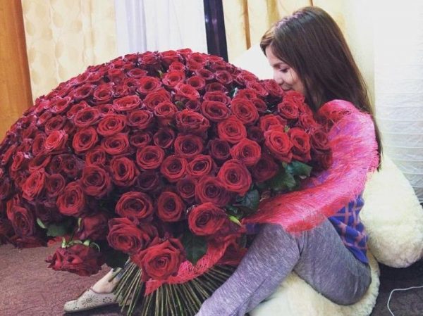 Nở rộ dịch vụ cho chị em thuê hoa chụp ảnh trong ngày 8/3