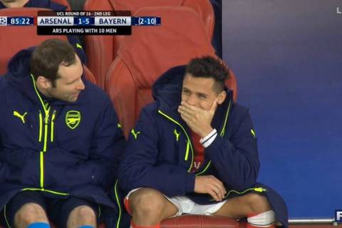 Sanchez cười tươi khi Arsenal thủng lưới bàn thứ 5