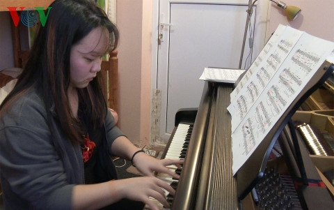 Tài năng không đợi tuổi của nữ pianist người Việt tại Séc
