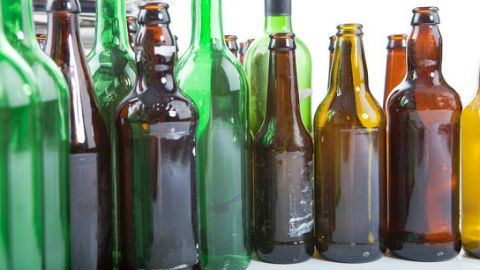 Vì sao vỏ những chai bia luôn có màu xanh hoặc nâu?