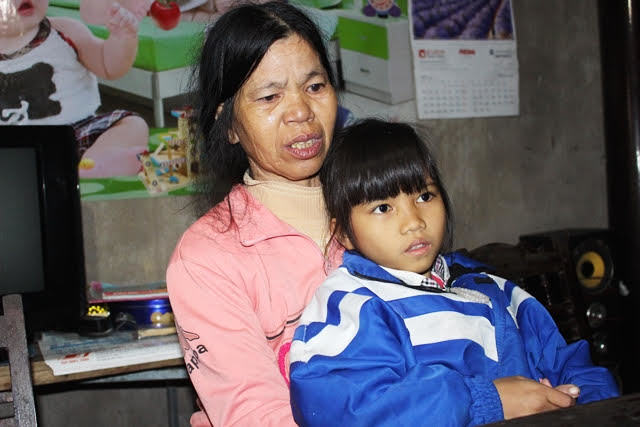 Cha mẹ ly dị, con quằn quại đau đớn trong bệnh tật