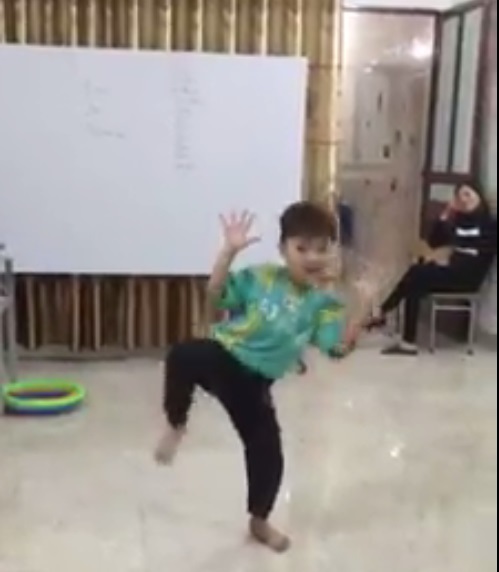 bé nhảy bống bang