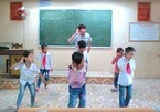 Thầy giáo dạy học sinh tiểu học nhảy dễ thương "đốn tim" dân mạng