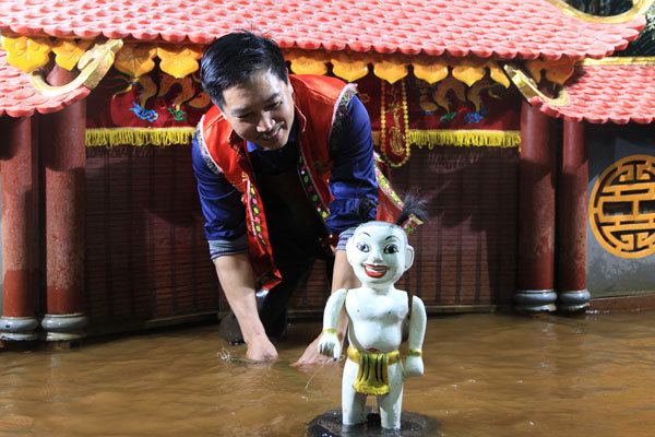 Một mình mang rối nước sang Mỹ
