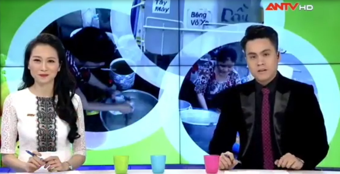 Ớn lạnh xem rửa chén, bát ở quán ăn ở vỉa hè