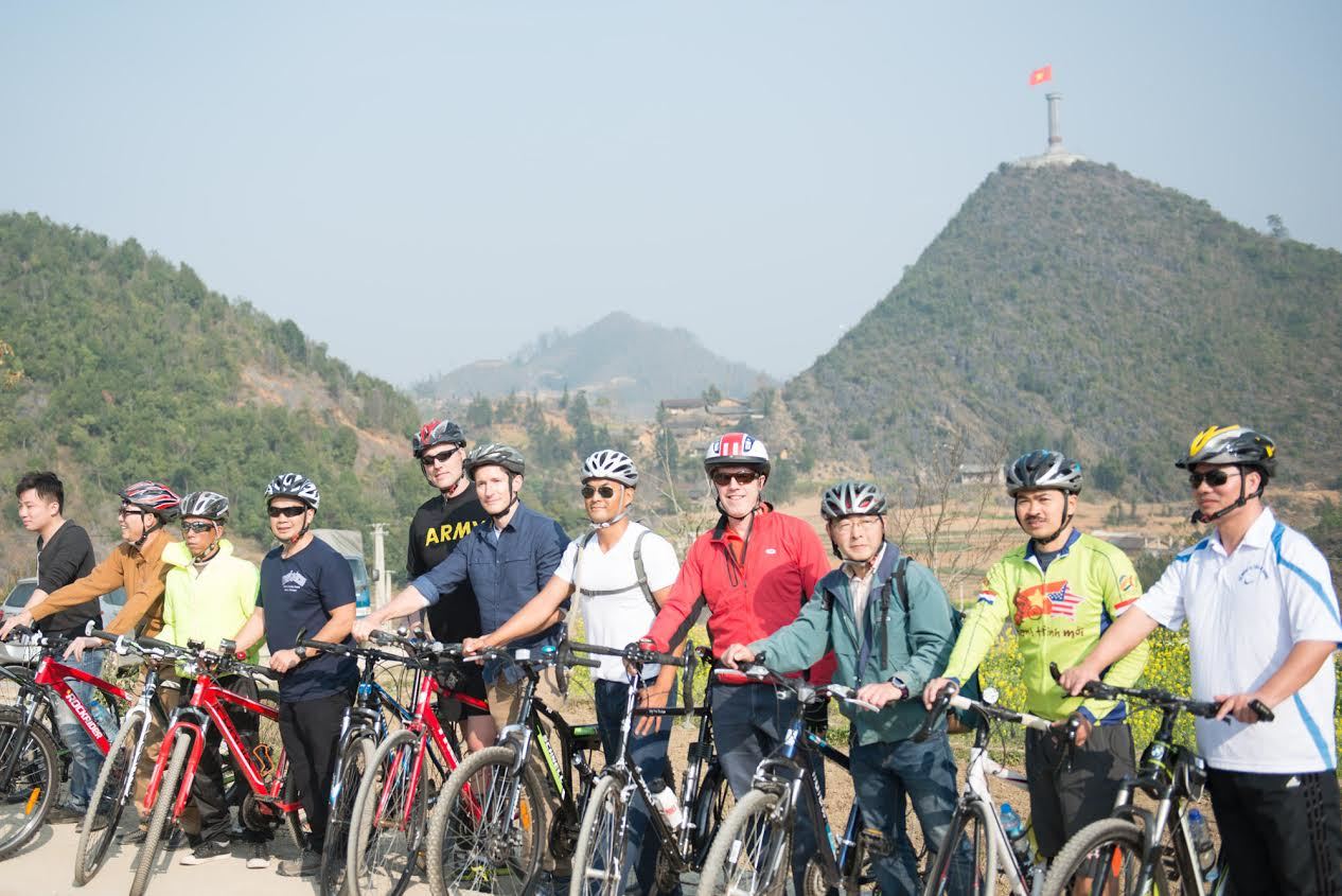 Đại sứ Mỹ đi xe đạp khám phá Hà Giang