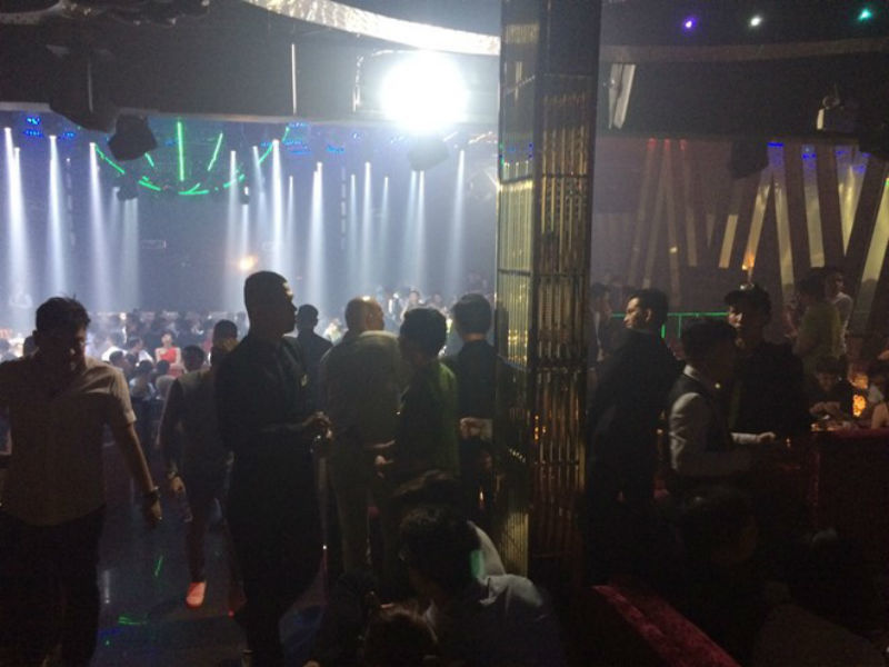 Đột kích vũ trường của dân chơi ở trung tâm Sài Gòn