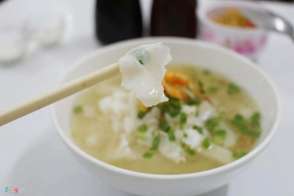 Những hàng quán nổi tiếng 'chảnh' mà vẫn đông khách ở Sài Gòn