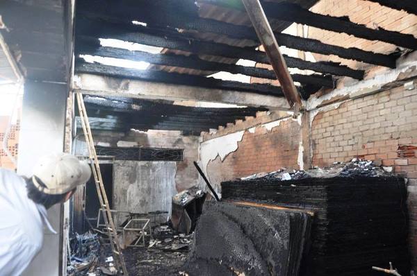 Vụ cháy cửa hàng bán quan tài: 4 nạn nhân ôm nhau chết