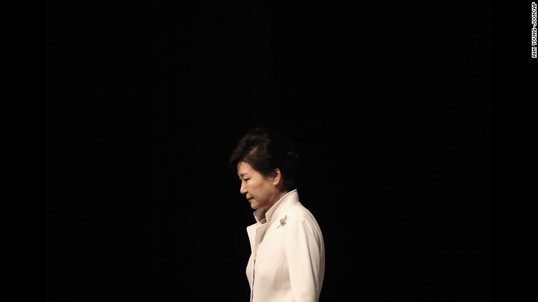 Cựu nữ tổng thống Hàn Quốc lên tiếng xin lỗi